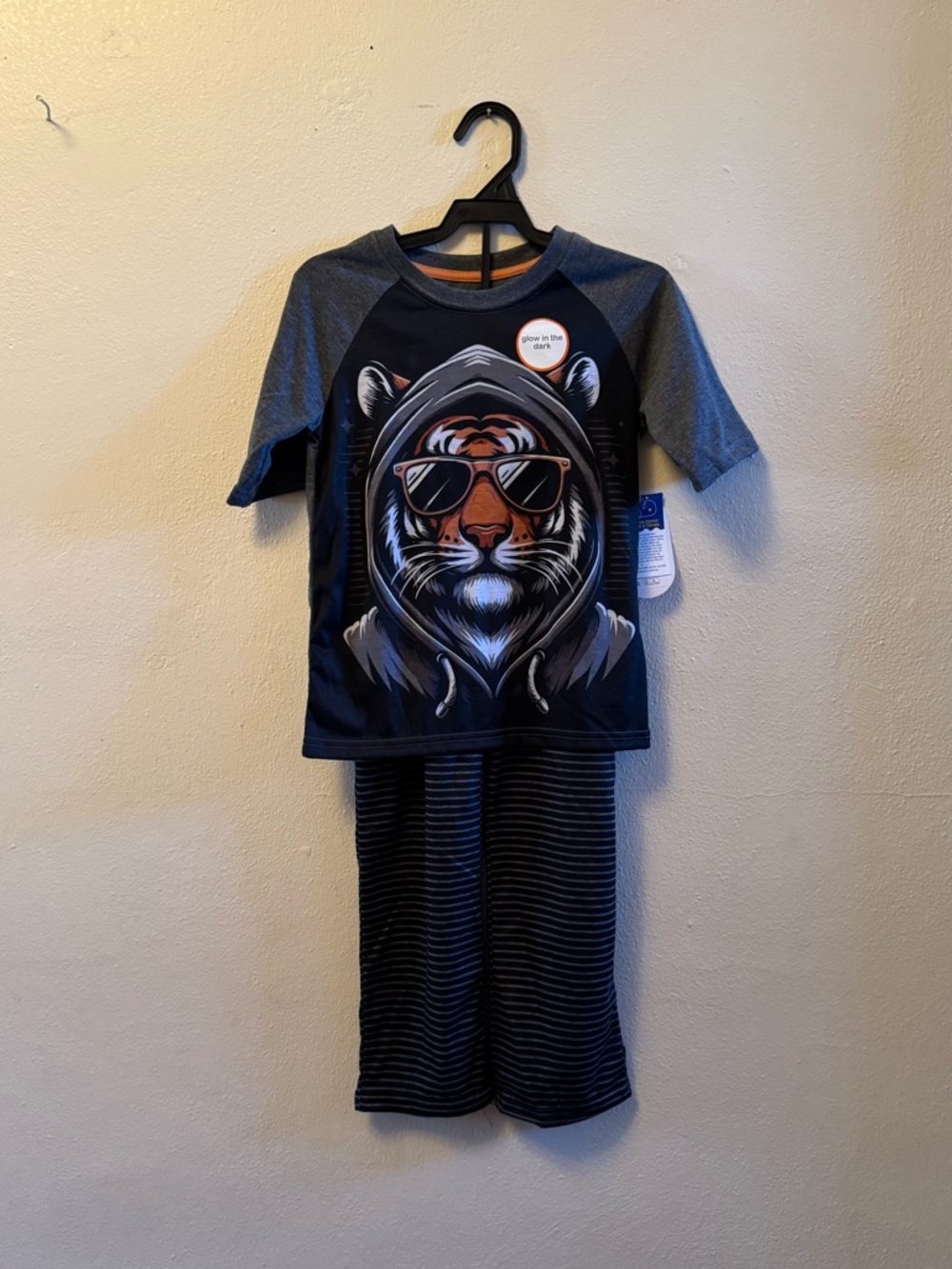 NWT Wonder Nation Boys Tiger Pajama Set - Glow in the Dark - 2 Piece size 6-7